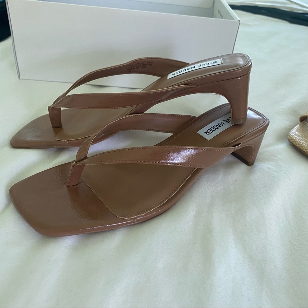 Steve Madden Tan Brown Leather Mid-Heel Thong Sandals